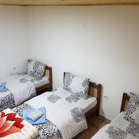 Bujtina Sherifaj بيت ريفي فالبني