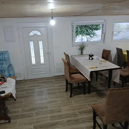 Bujtina Sherifaj بيت ريفي *