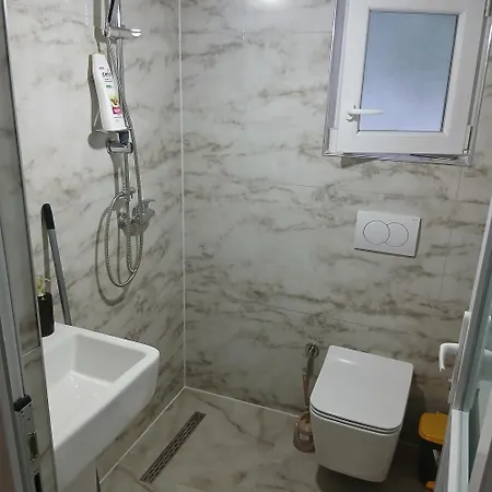 Bujtina Sherifaj * فالبني