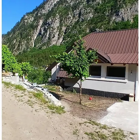 Bujtina Sherifaj بيت ريفي *