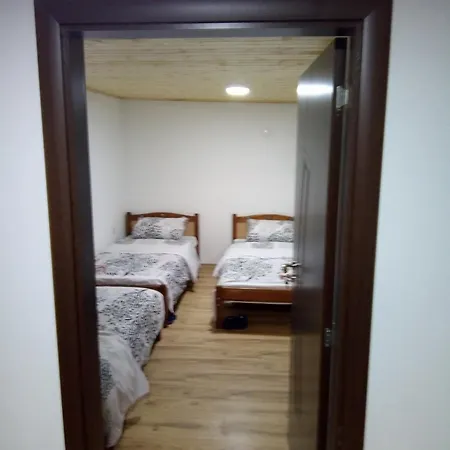 Bujtina Sherifaj بيت ريفي فالبني