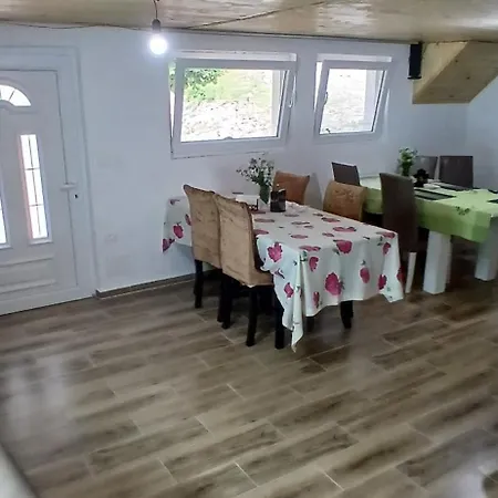 بيت ريفي Bujtina Sherifaj *