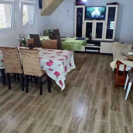 بيت ريفي Bujtina Sherifaj فالبني