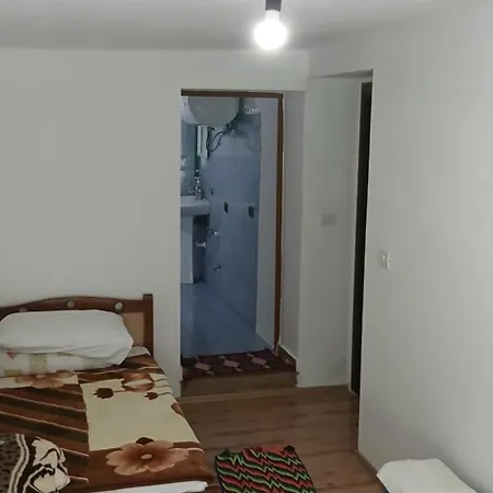 Bujtina Sherifaj * فالبني