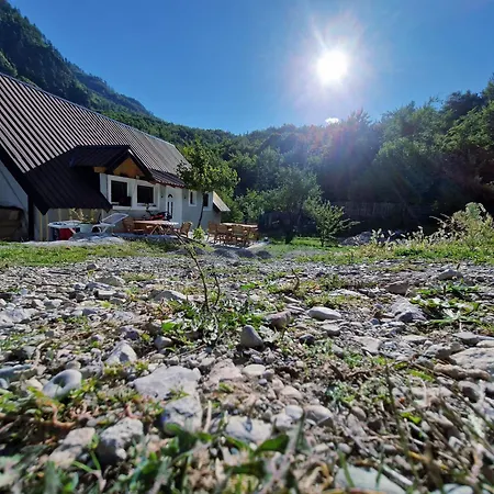 Bujtina Sherifaj فالبني