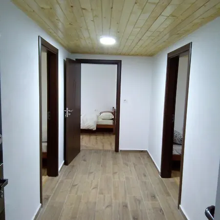 Bujtina Sherifaj فالبني
