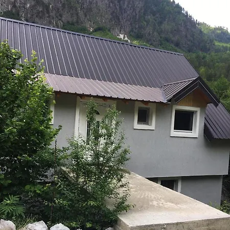 Bujtina Sherifaj Penzion Valbone