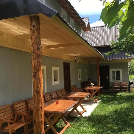 Bujtina Sherifaj 宾馆 瓦勒博内