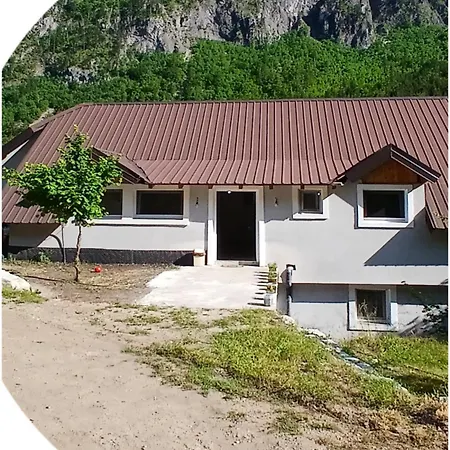 Bujtina Sherifaj Penzion Valbone