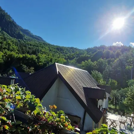 Bujtina Sherifaj * Valbona