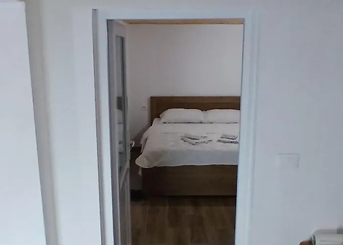 Bujtina Sherifaj Estalagem *